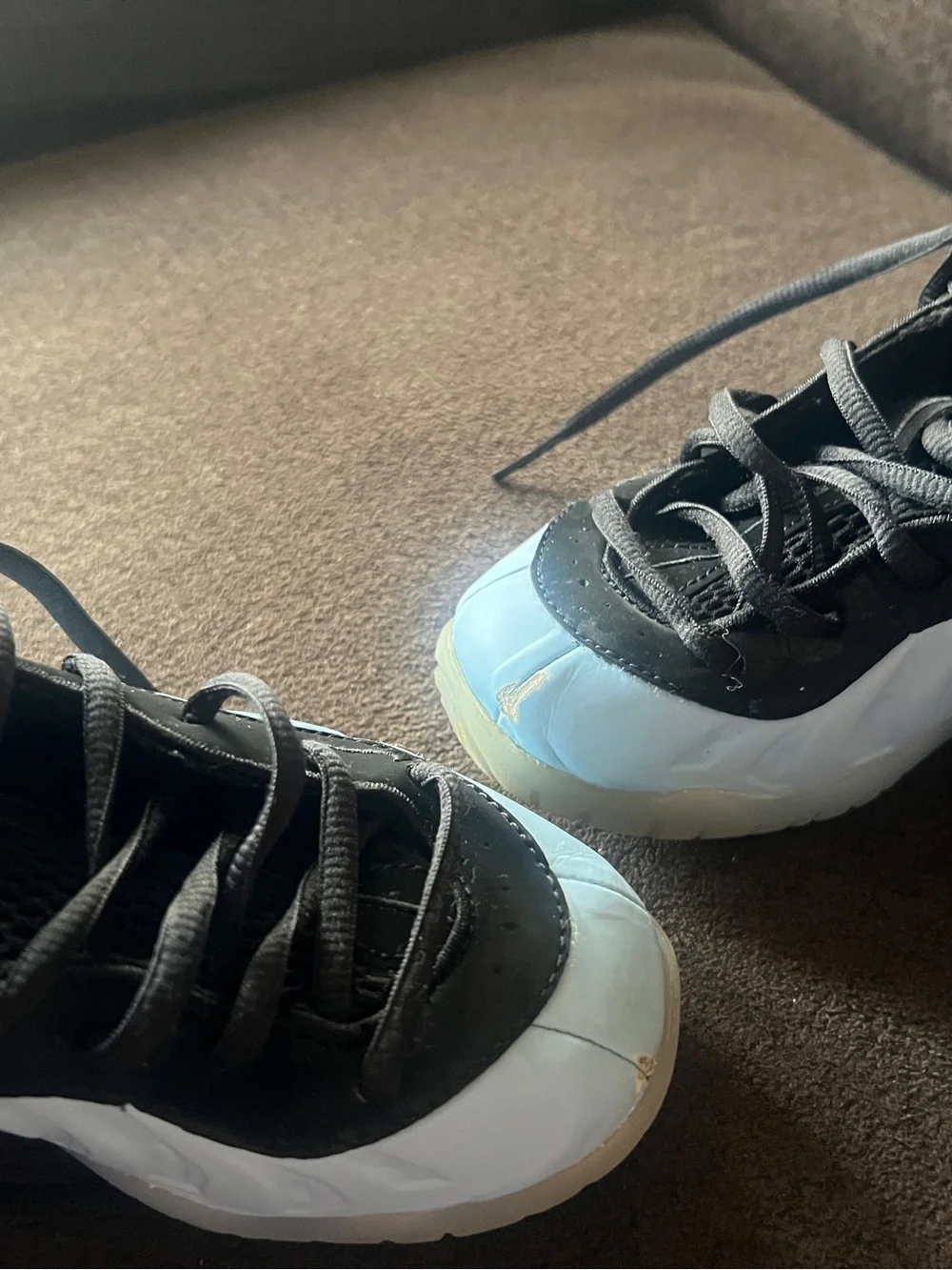 Nike Kids Black and Light Blue Low-Top Sneakers